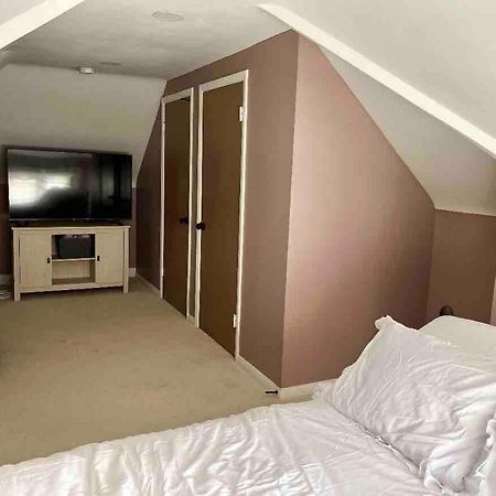 Elevated Entertainment Sleep Suite Cleveland Eksteriør bilde