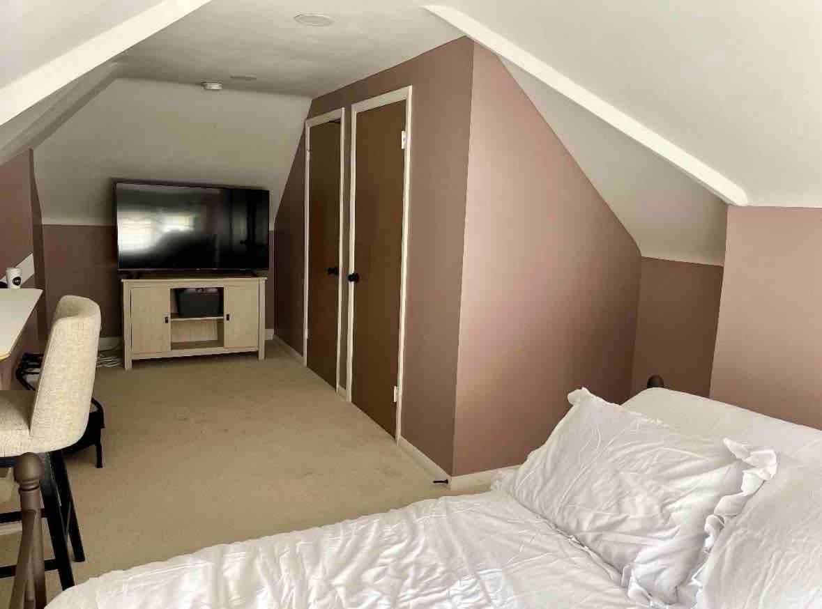 Elevated Entertainment Sleep Suite Cleveland Eksteriør bilde